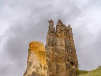 Bunte Felstürme am Fuß des Burgbergs in Çavuşin